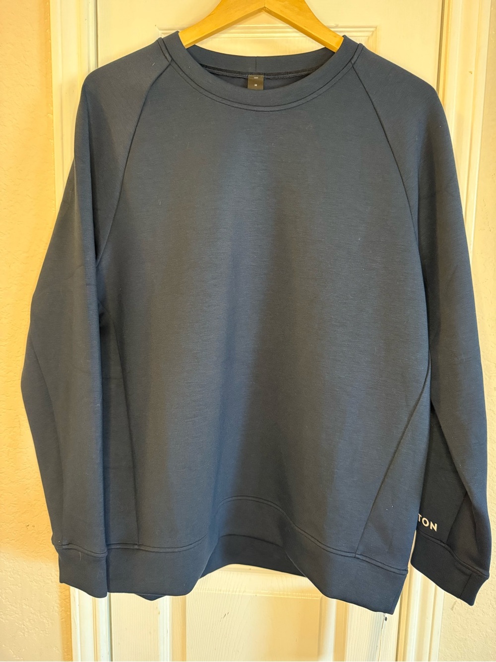 NWT lululemon Smooth Spacer Crew Sweatshirt Navy Mens Medium Peloton On Sleeve